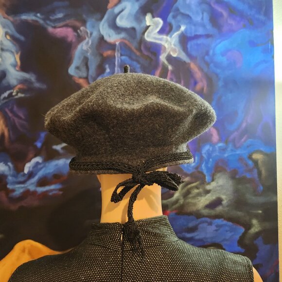 Vintage DKNY Wool Beret with Braded rim and tie - Picture 5 of 8